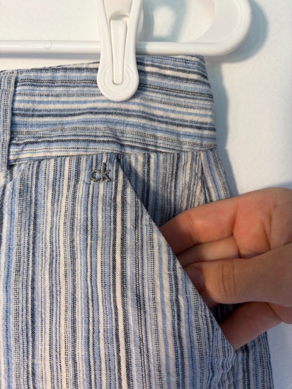 Calvin Klein Blue White Stripe Linen Blend Mid-Rise Shorts - Picture 2 of 5
